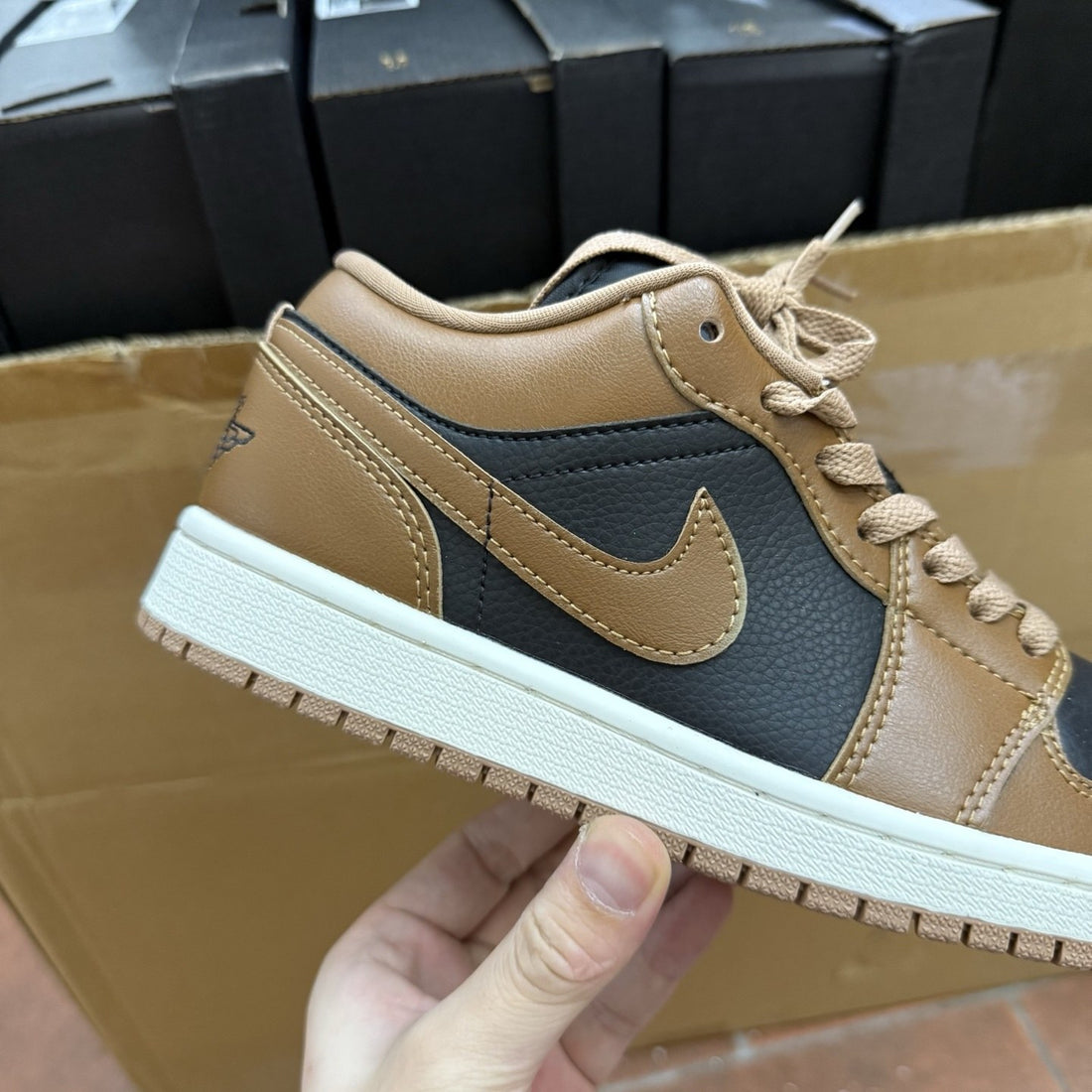 Air Jordan 1 Low Tan Navy Mint