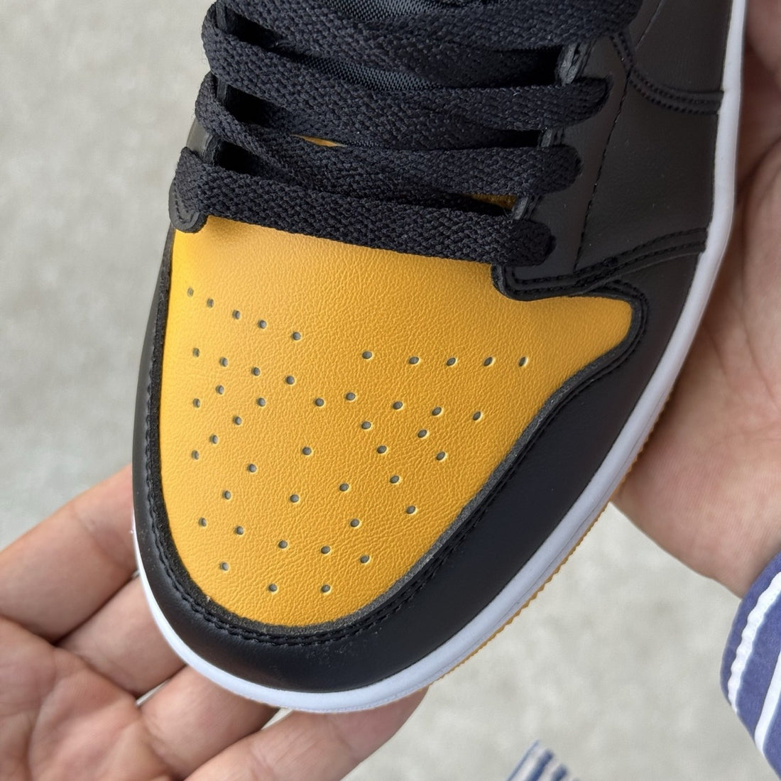Air Jordan 1 Low Taxi Black Toe