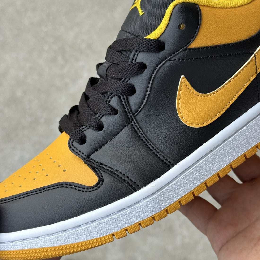 Air Jordan 1 Low Taxi Black Toe