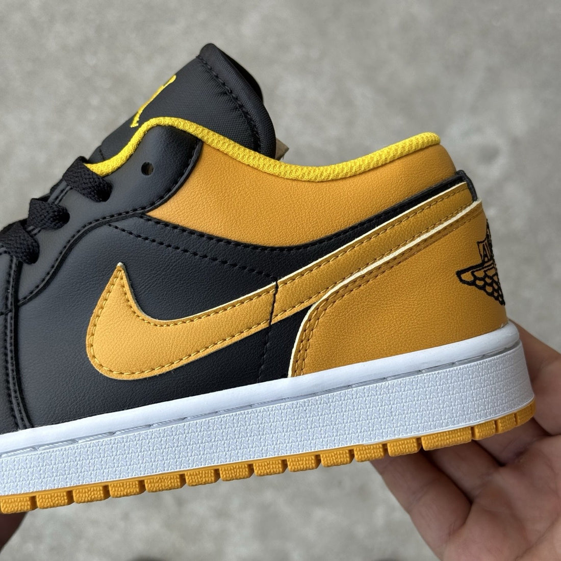 Air Jordan 1 Low Taxi Black Toe