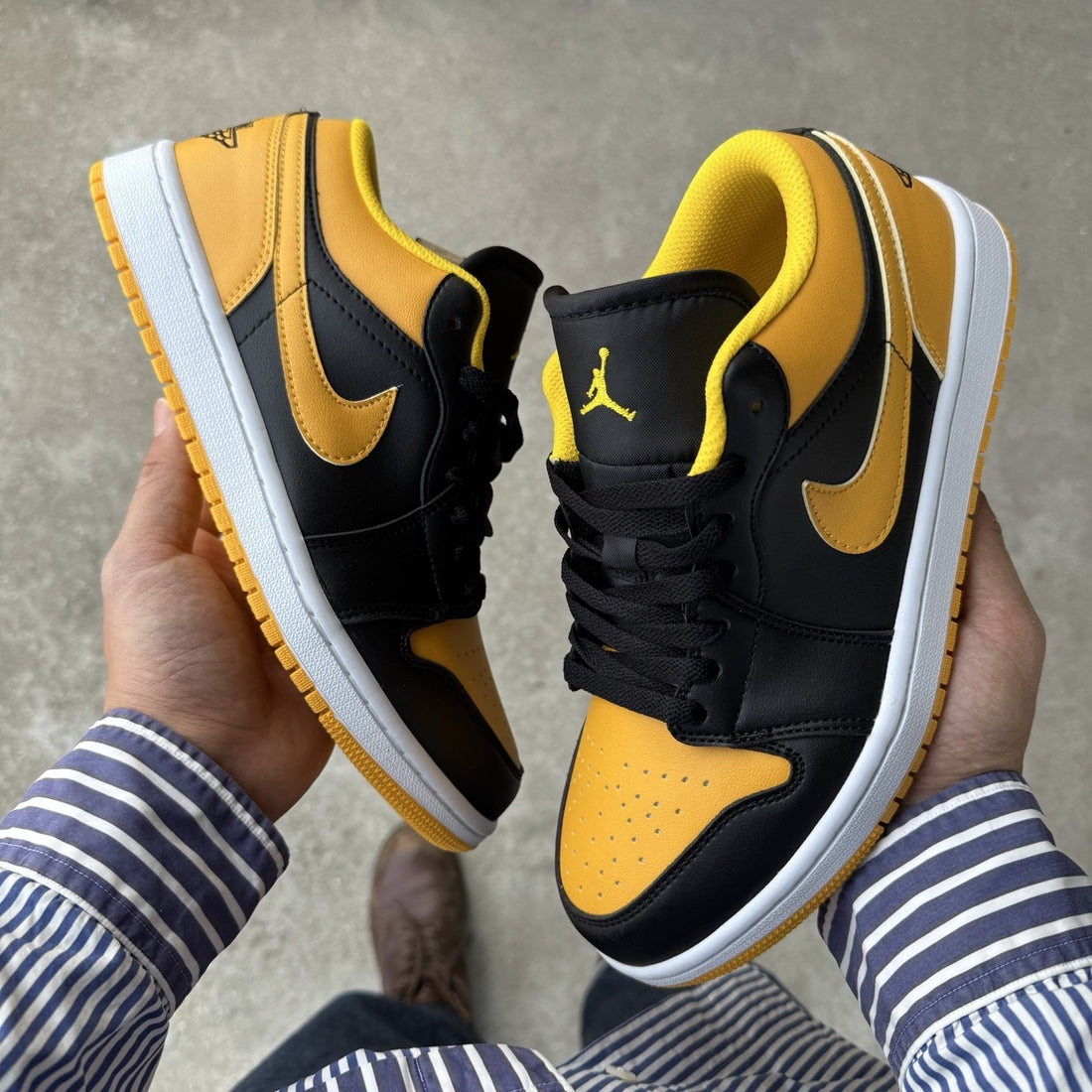 Air Jordan 1 Low Taxi Black Toe