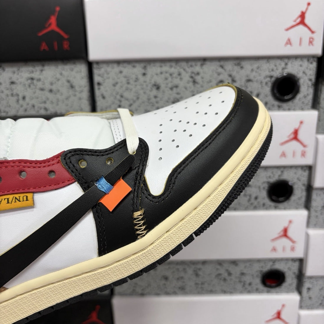 Air Jordan 1 Off-White Low Chicago