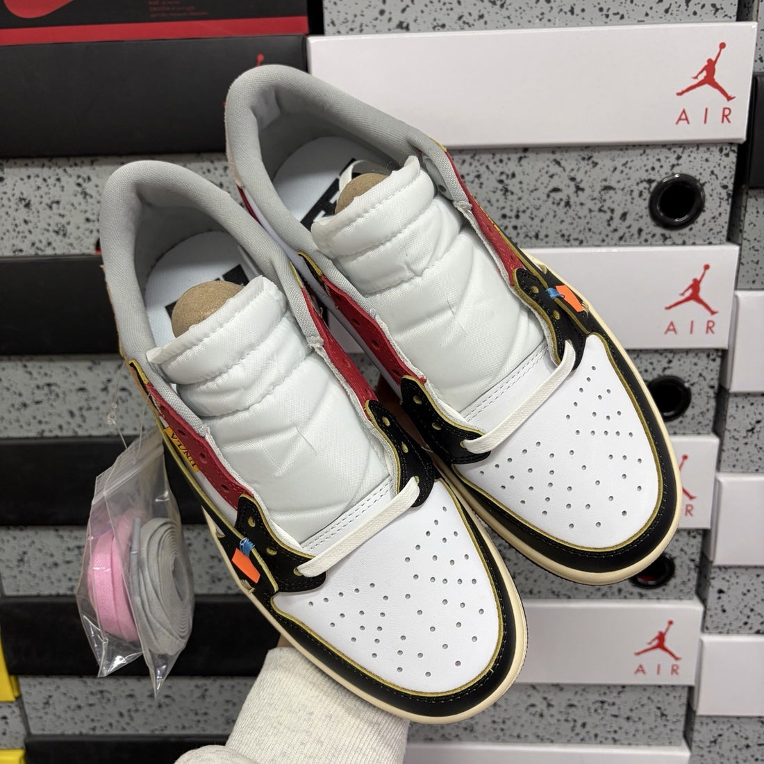Air Jordan 1 Off-White Low Chicago
