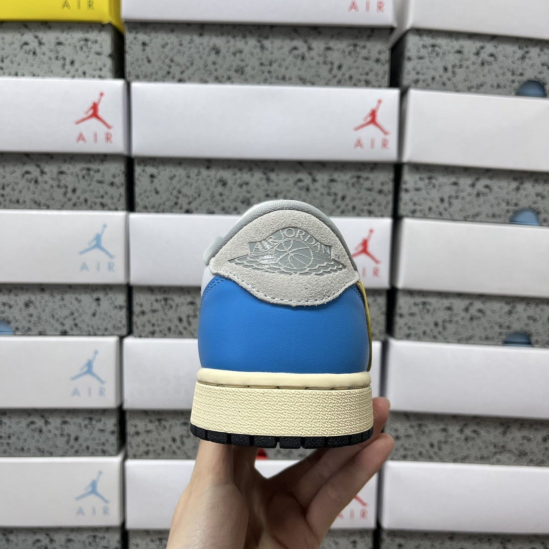 Air Jordan 1 Off-White Low UNC