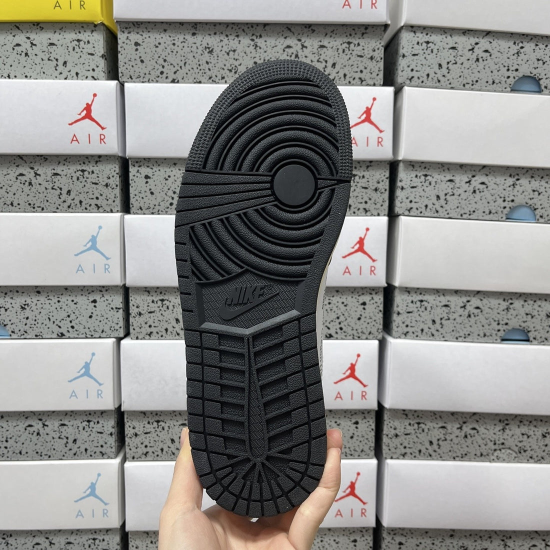 Air Jordan 1 Off-White Low UNC