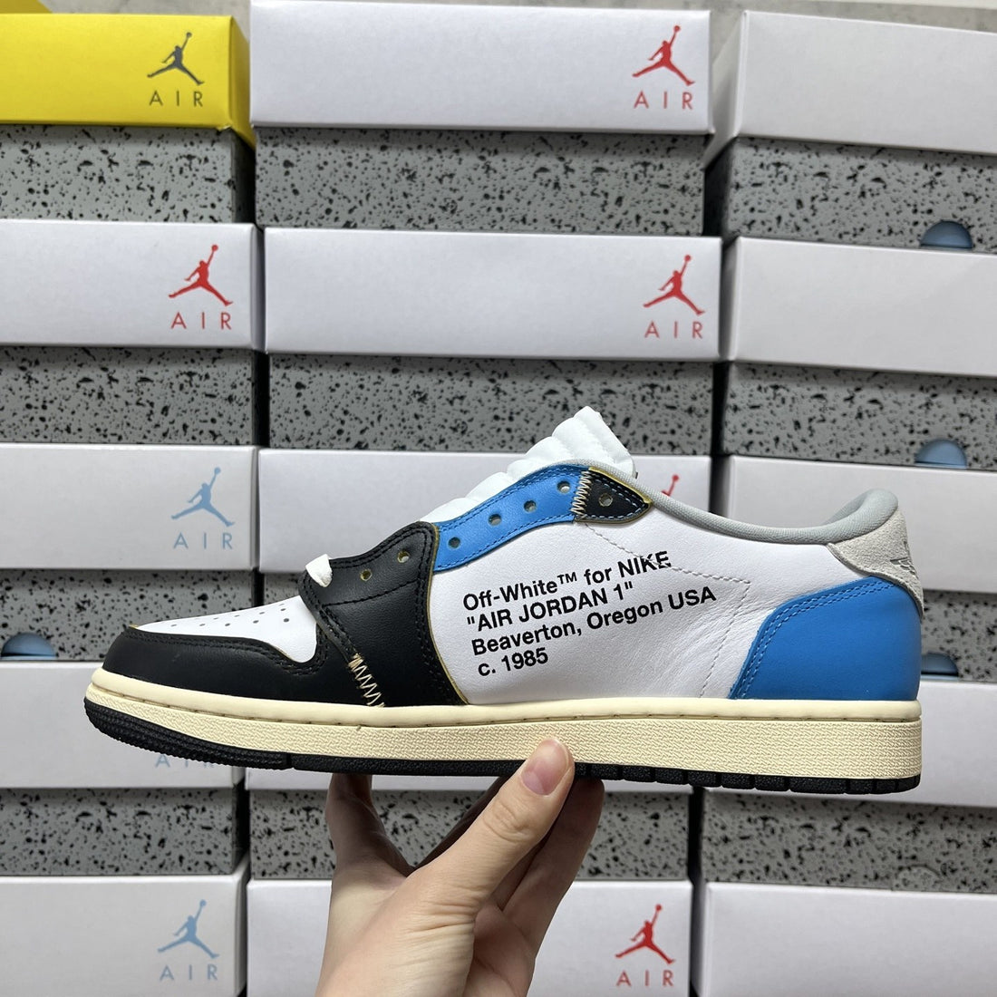 Air Jordan 1 Off-White Low UNC