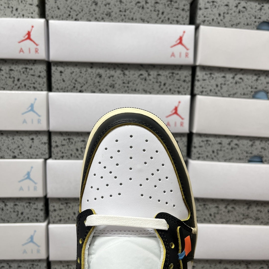 Air Jordan 1 Off-White Low UNC
