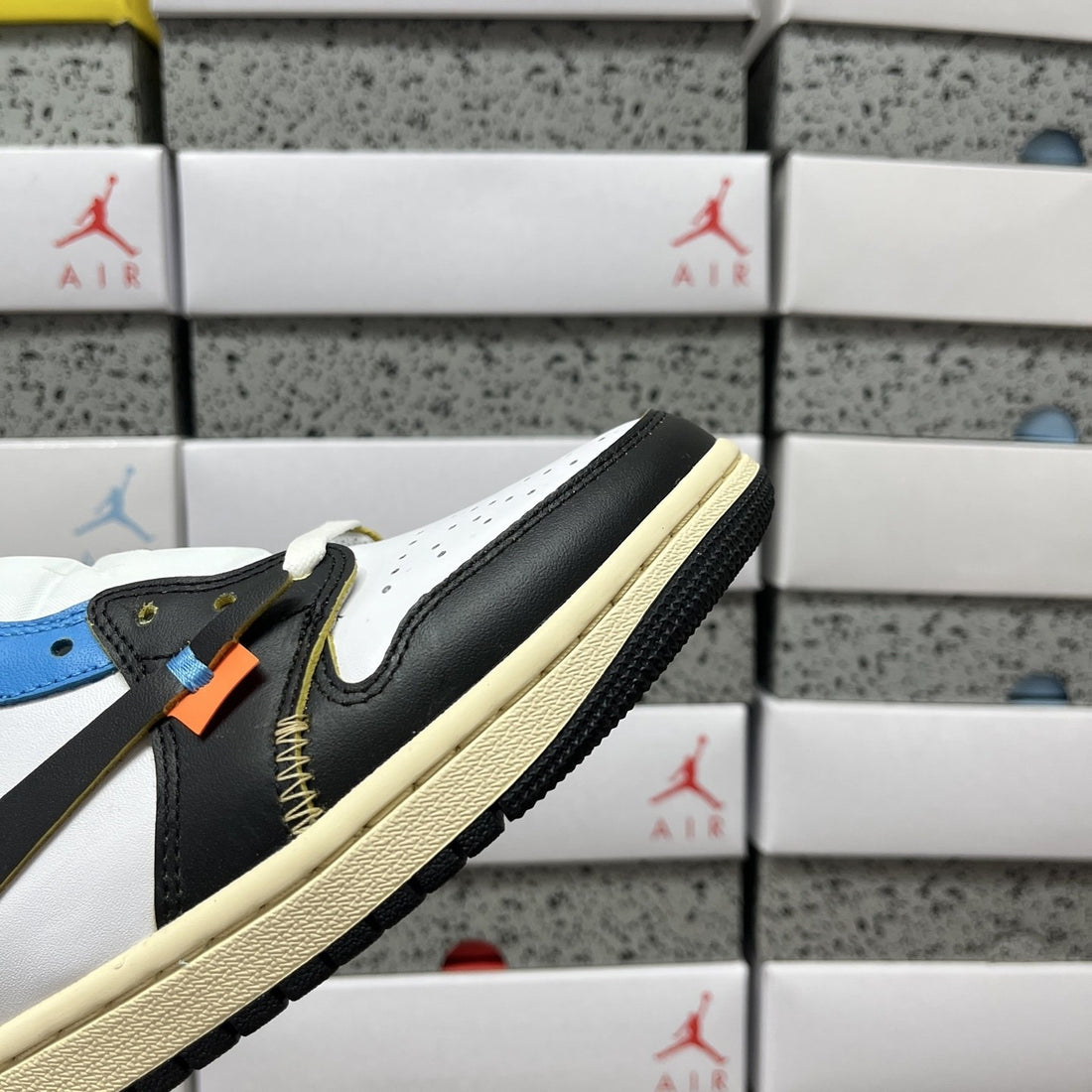 Air Jordan 1 Off-White Low UNC