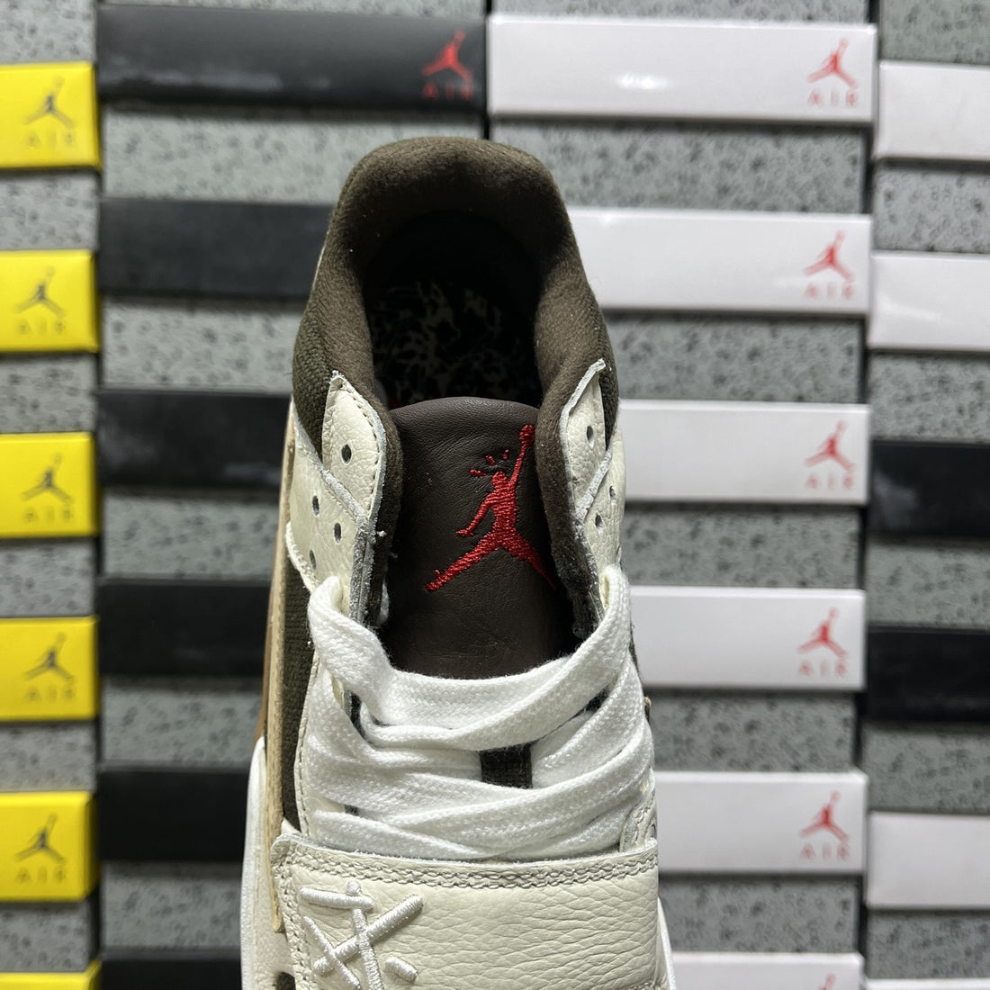 Air Jordan 1 Travis Scott Jumpman Jack Sail Olive