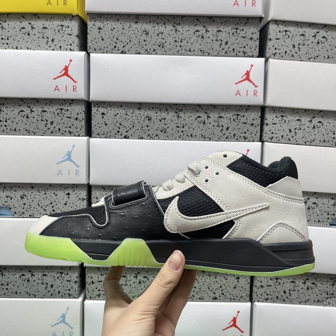 Air Jordan 1 Travis Scott Jumpman Jack Volt