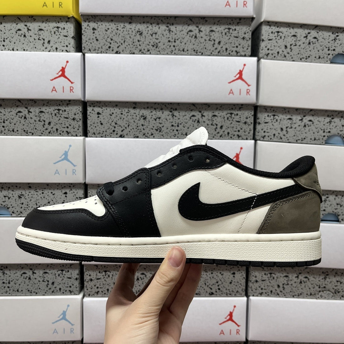 Air Jordan 1 Travis Scott Low Black Toe Mocha