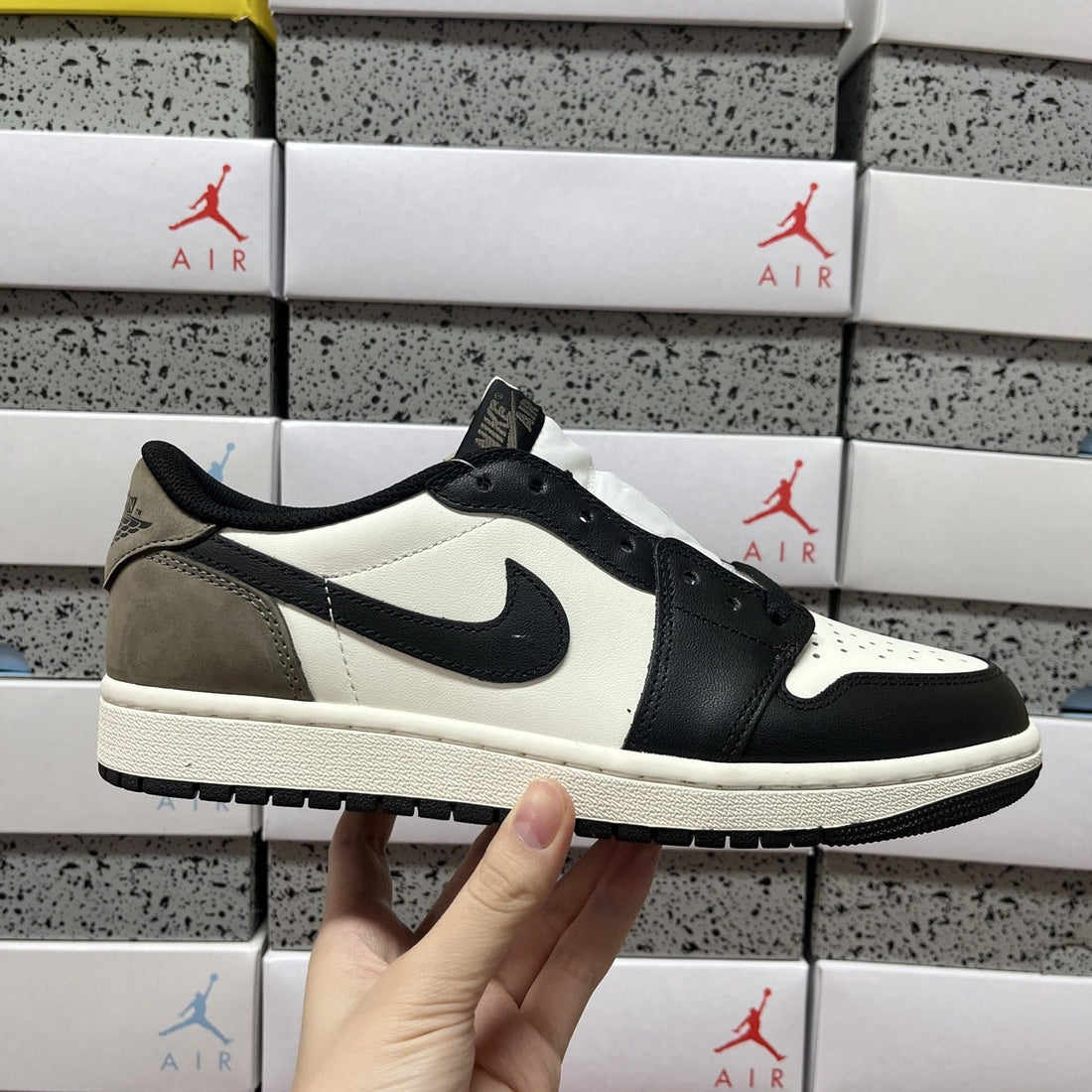 Air Jordan 1 Travis Scott Low Black Toe Mocha
