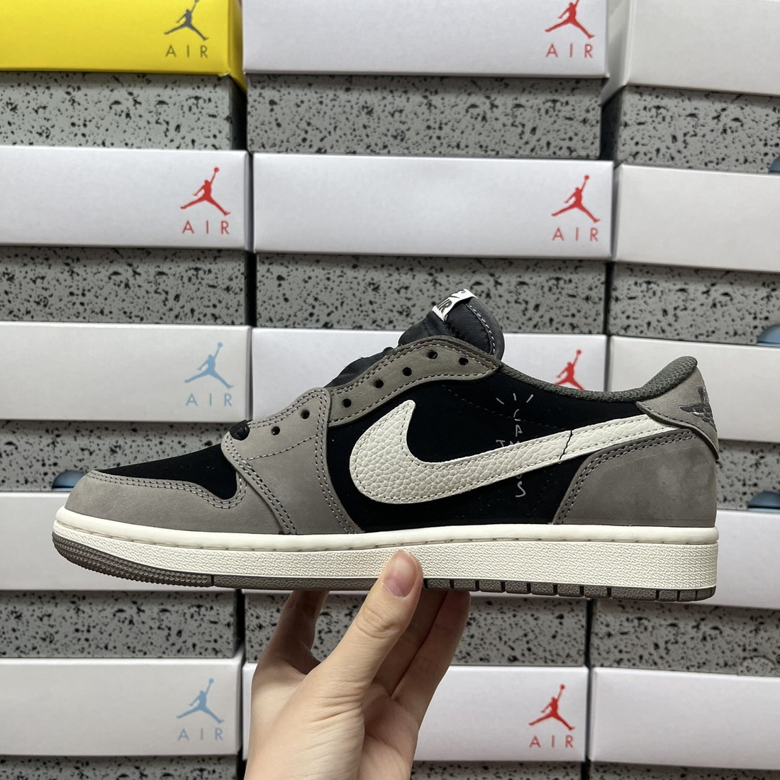 Air Jordan 1 Travis Scott Low Grey Olive