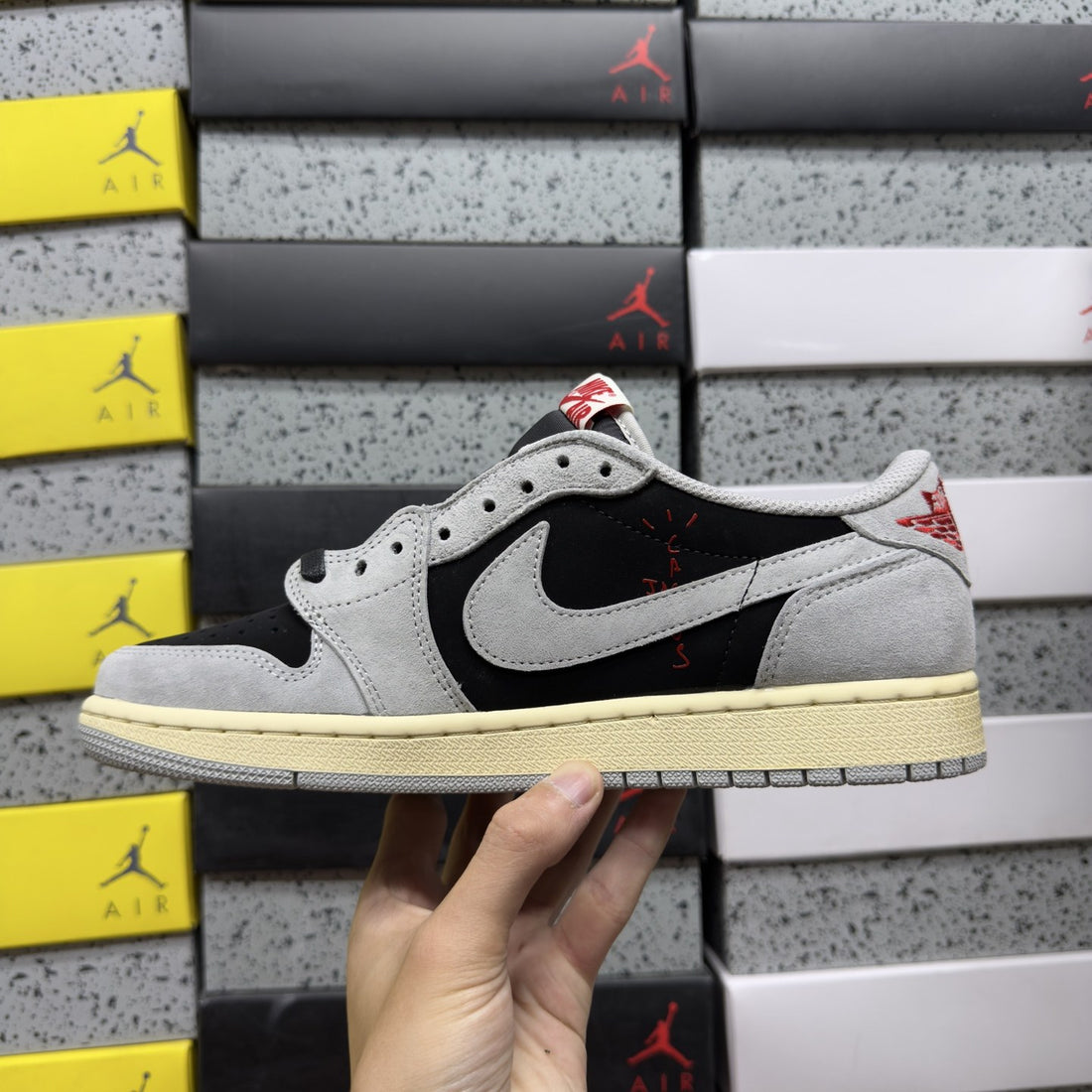Air Jordan 1 Travis Scott Low Grey Sail