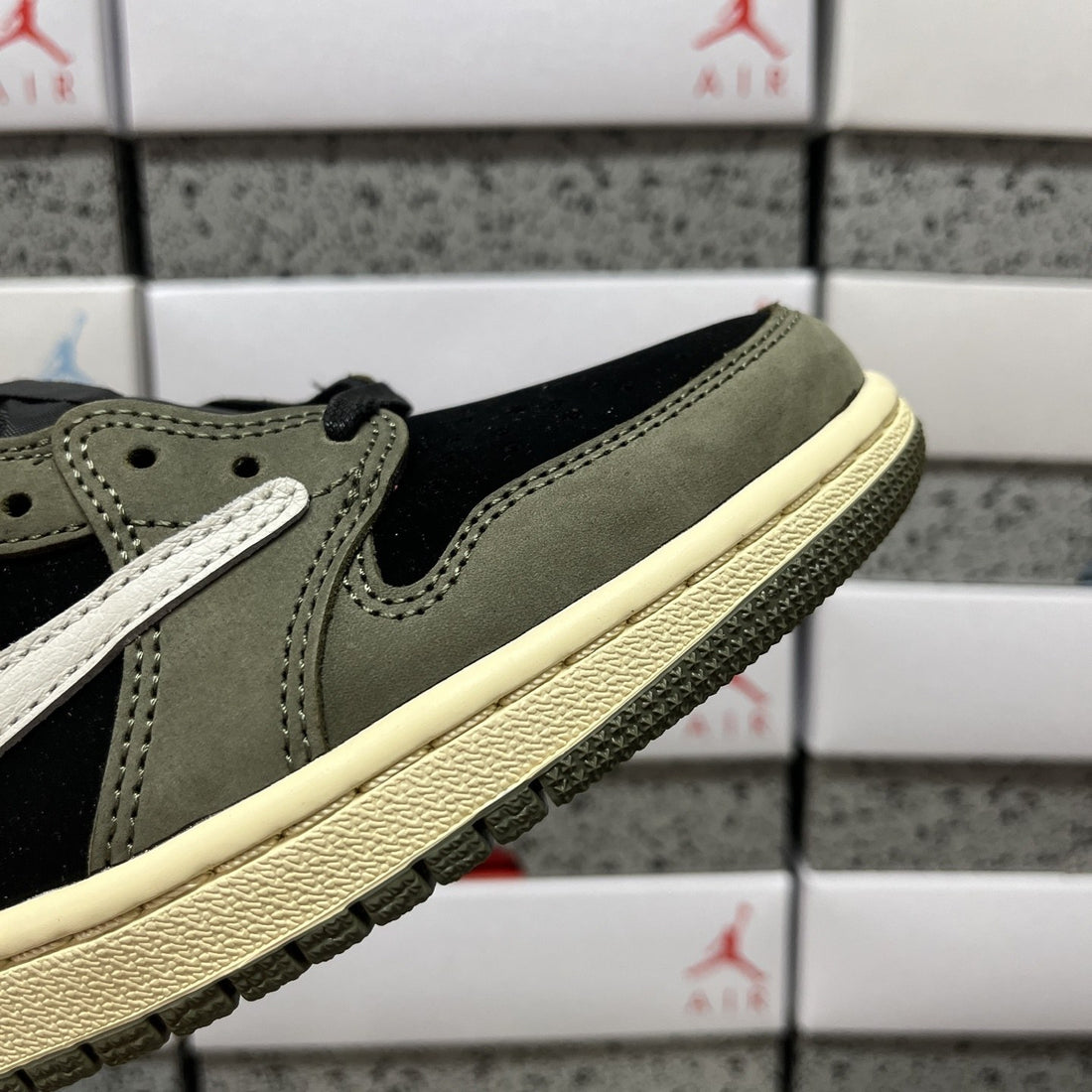 Air Jordan 1 Travis Scott Low Medium Olive