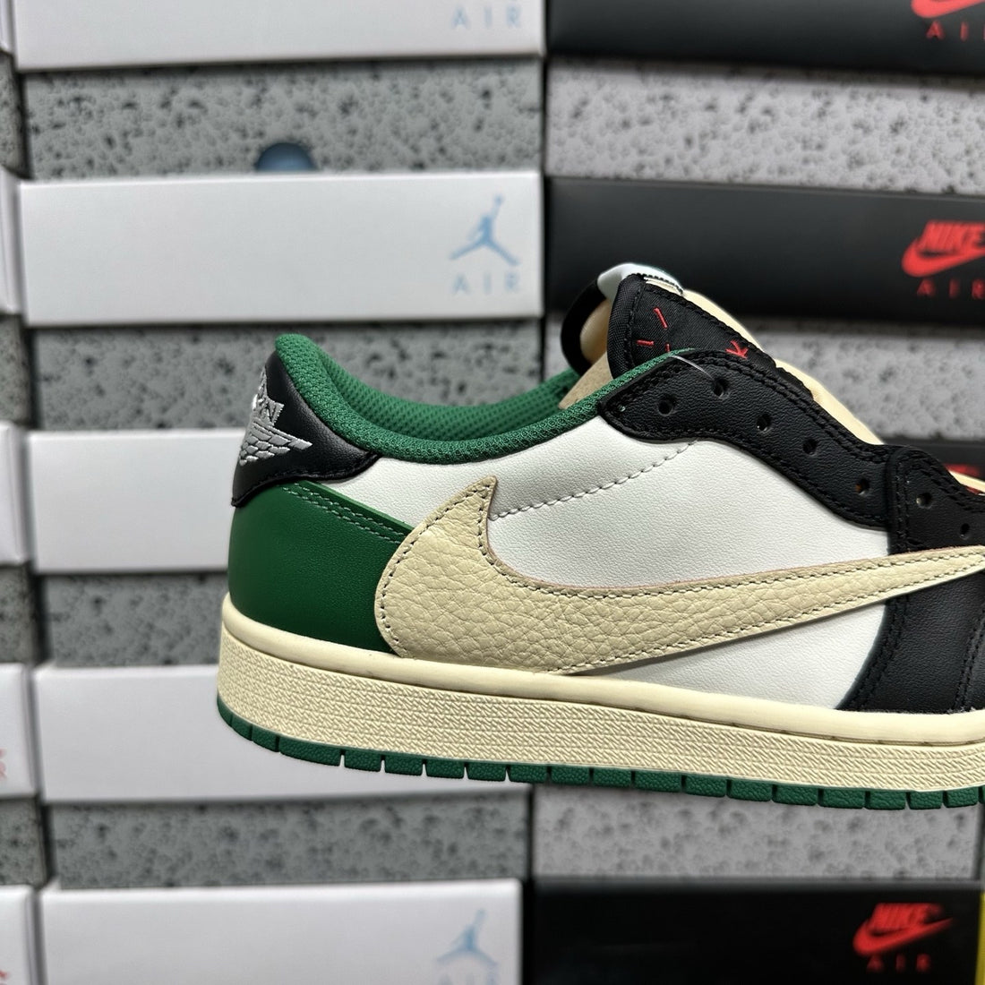 Air Jordan 1 Travis Scott Low Pine Green