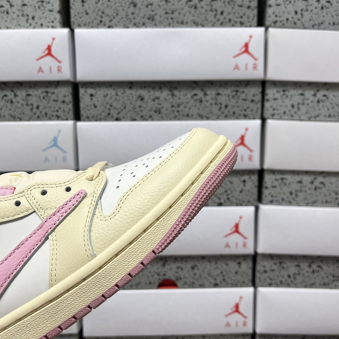 Air Jordan 1 Travis Scott Low Pink Pastel