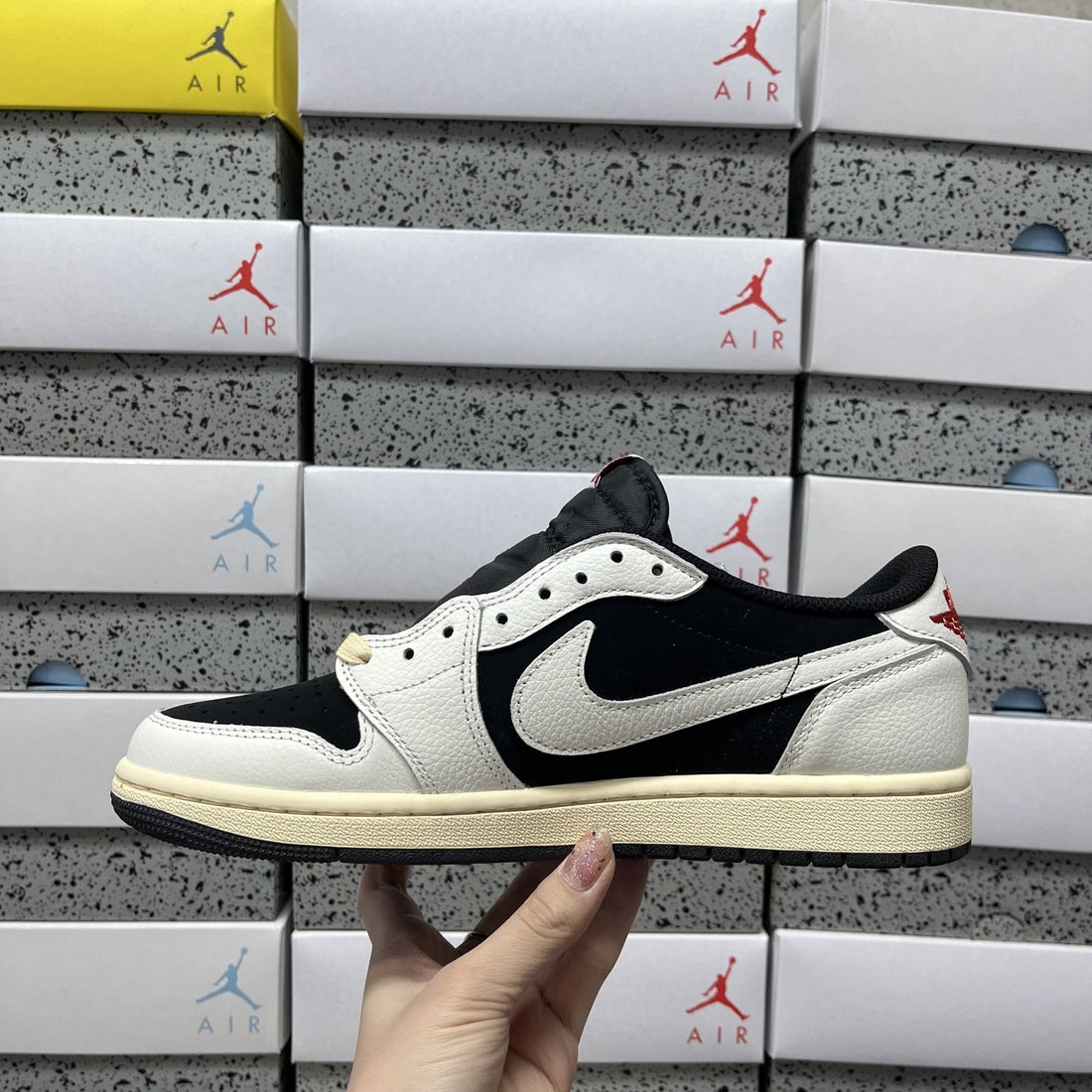 Air Jordan 1 Travis Scott Low Sail Black