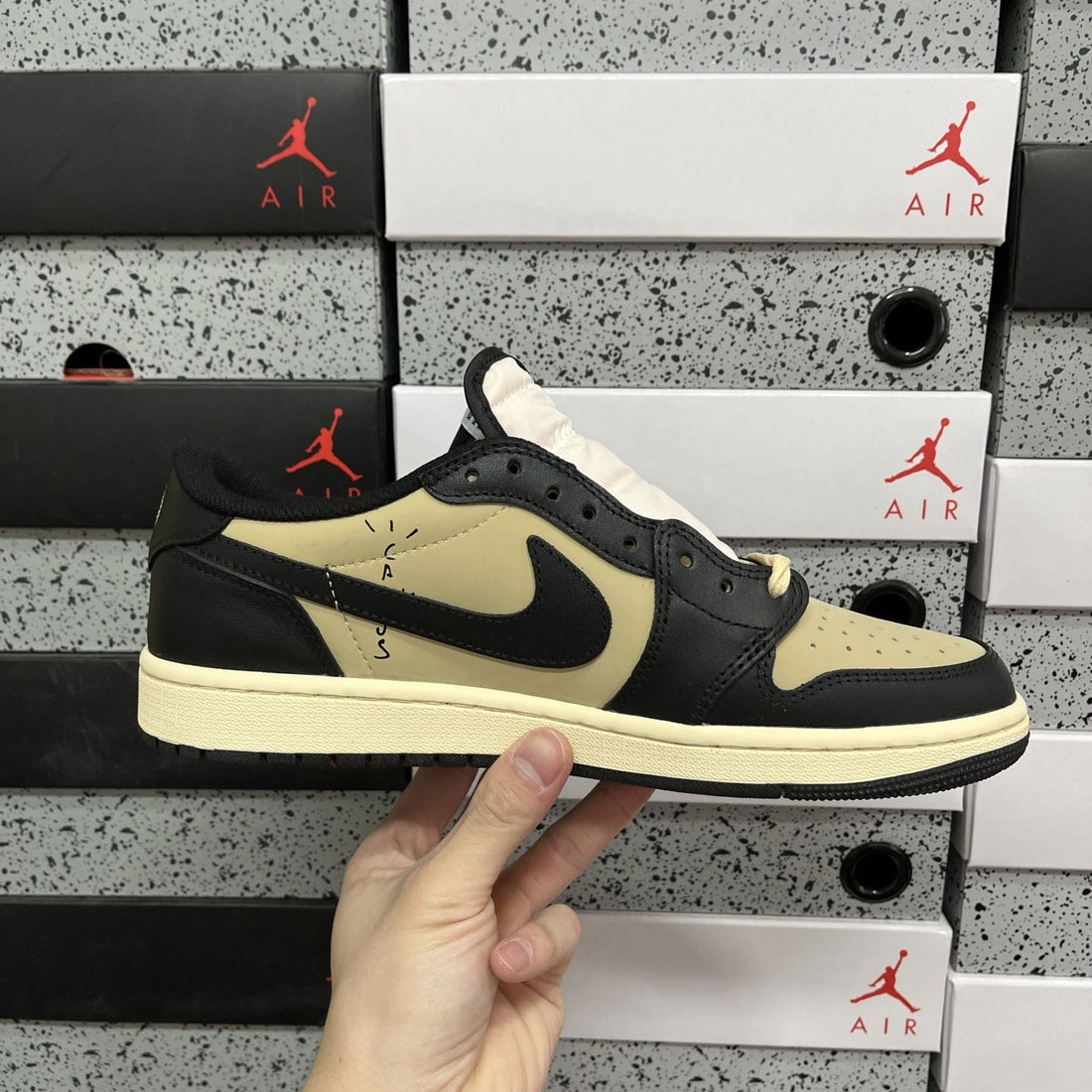 Air Jordan 1 Travis Scott Low Sail Tan