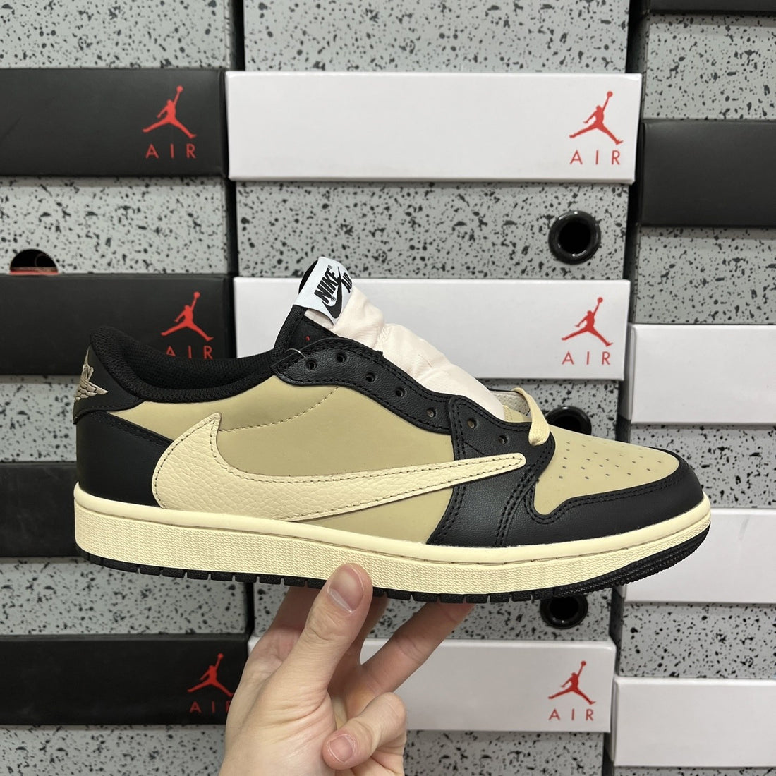 Air Jordan 1 Travis Scott Low Sail Tan