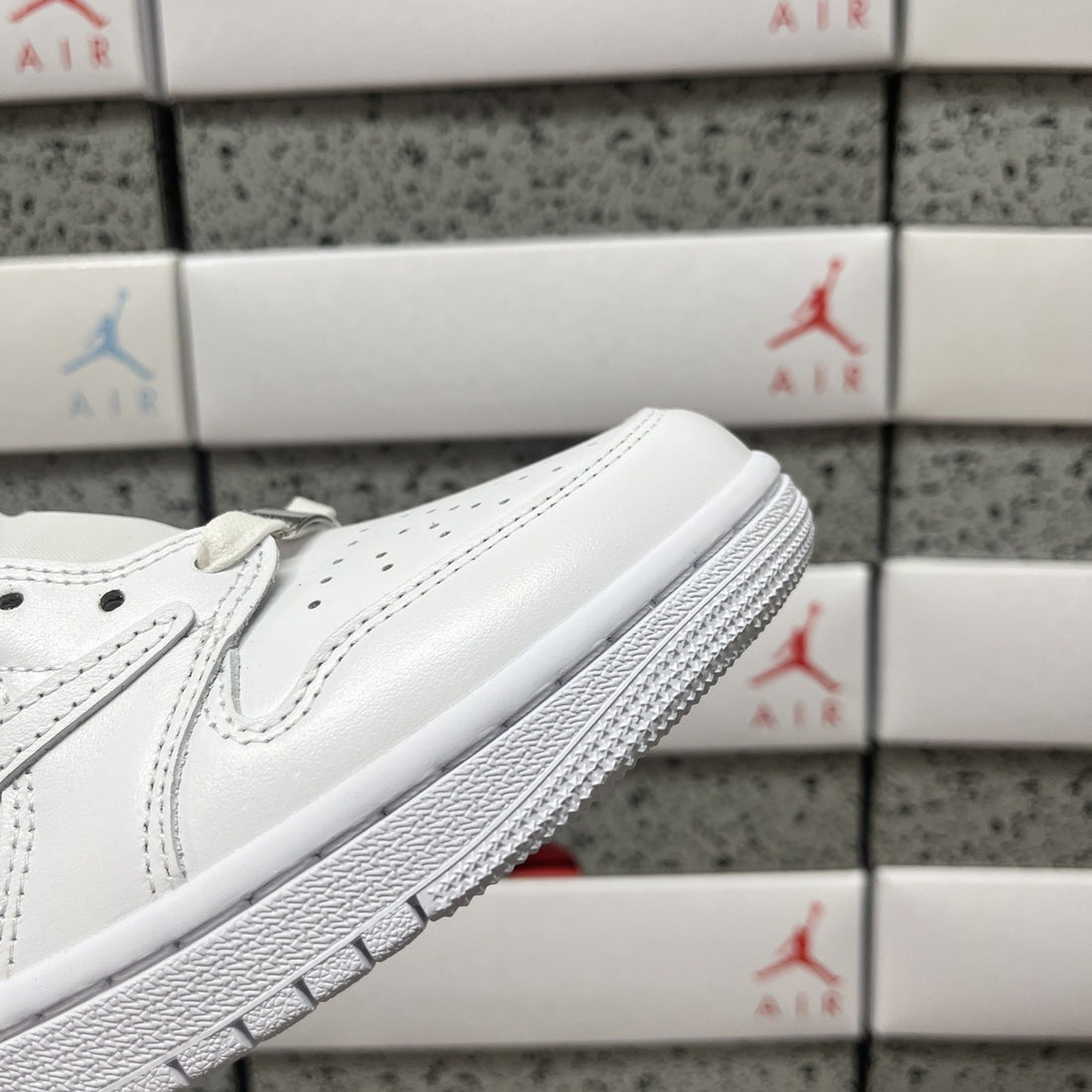 Air Jordan 1 Travis Scott Low Triple White