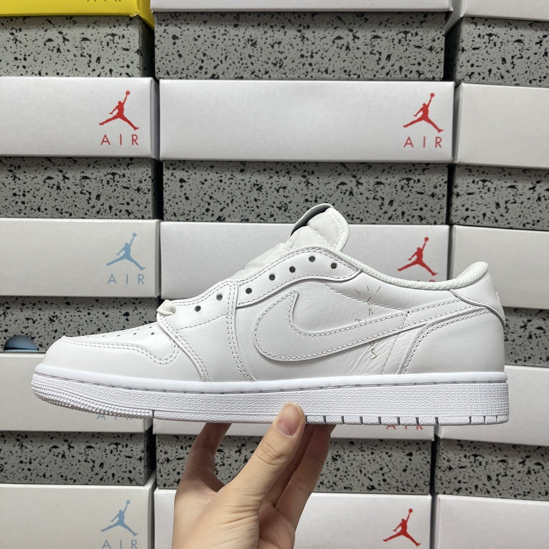 Air Jordan 1 Travis Scott Low Triple White