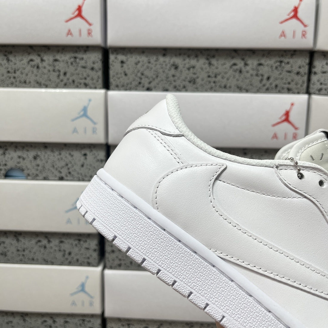 Air Jordan 1 Travis Scott Low Triple White