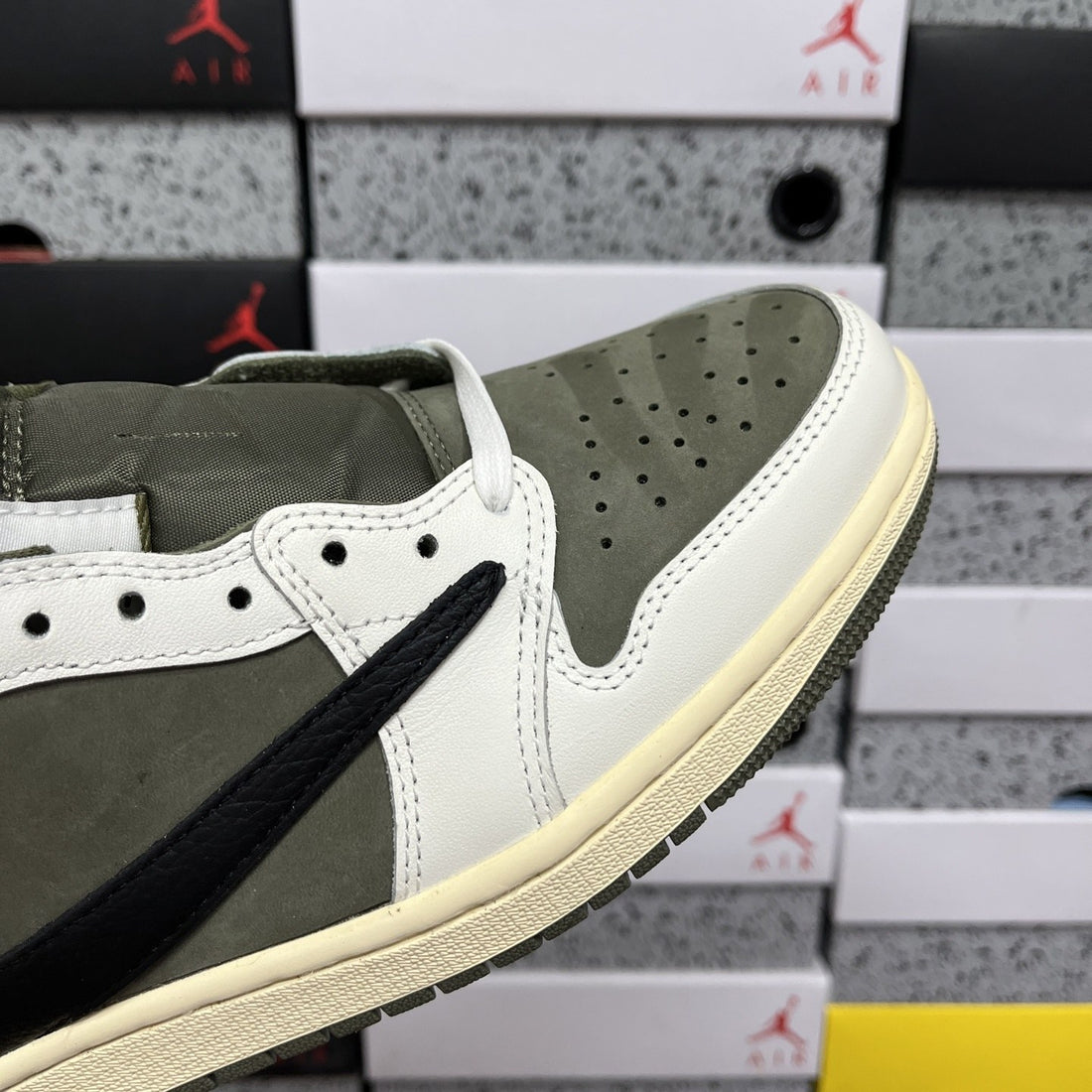 Air Jordan 1 Travis Scott Low White Olive