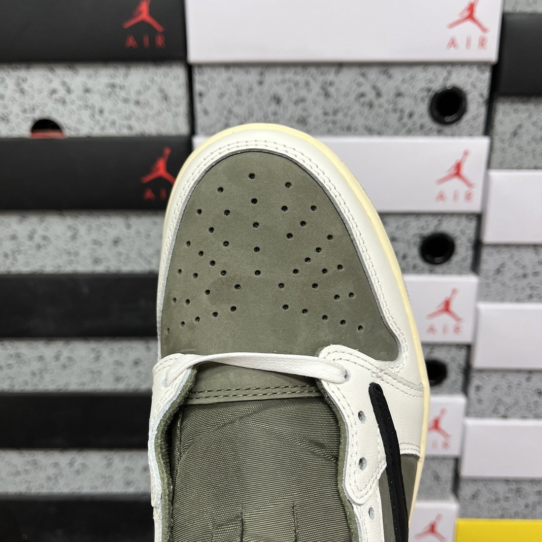 Air Jordan 1 Travis Scott Low White Olive