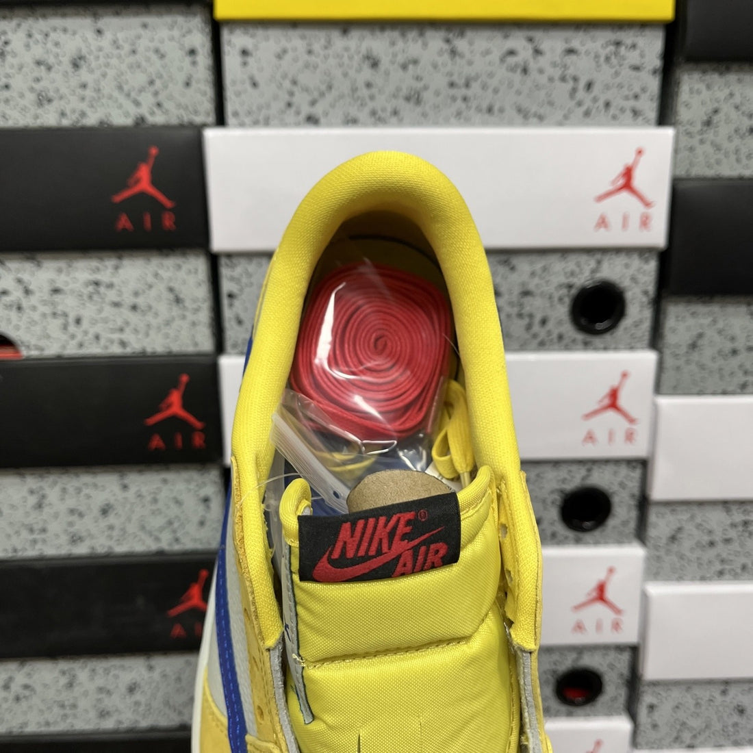 Air Jordan 1 Travis Scott Low Yellow Royal
