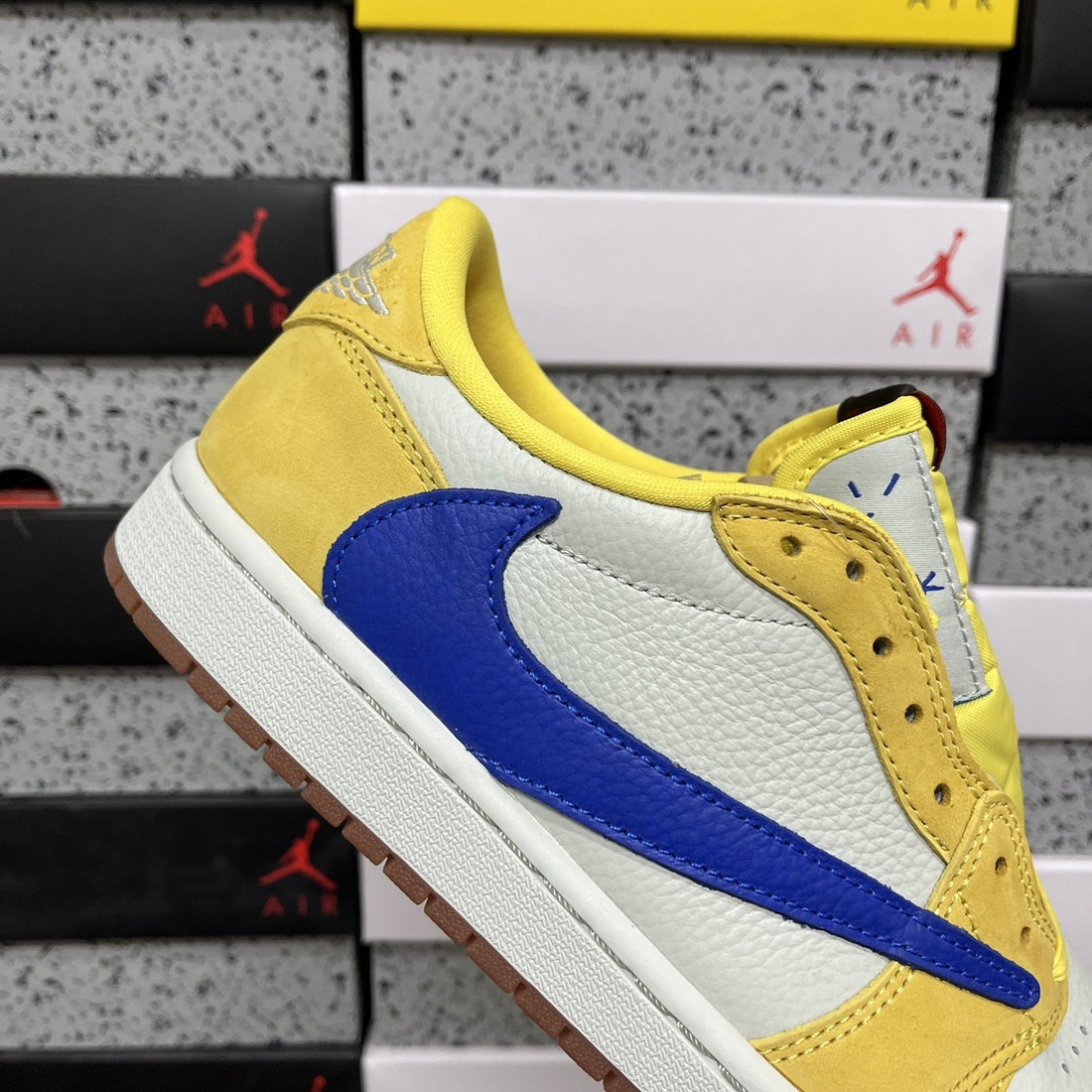 Air Jordan 1 Travis Scott Low Yellow Royal