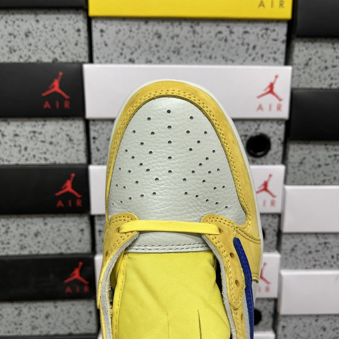 Air Jordan 1 Travis Scott Low Yellow Royal