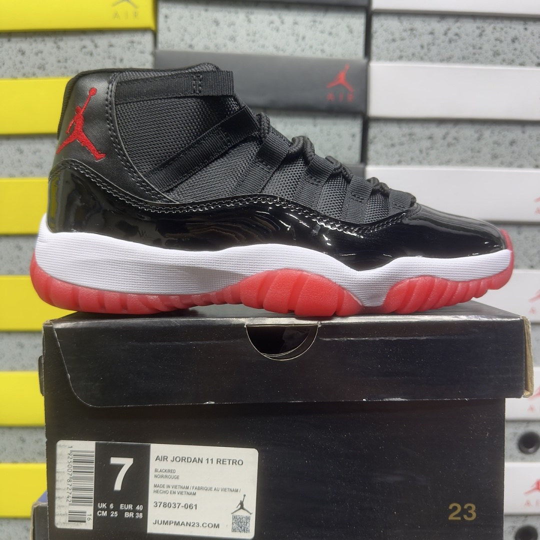 Air Jordan 11 Bred
