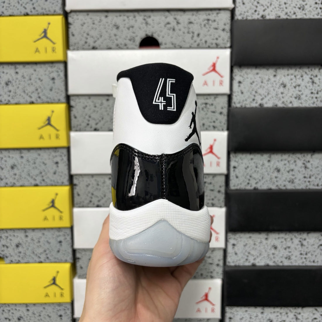 Air Jordan 11 Concord