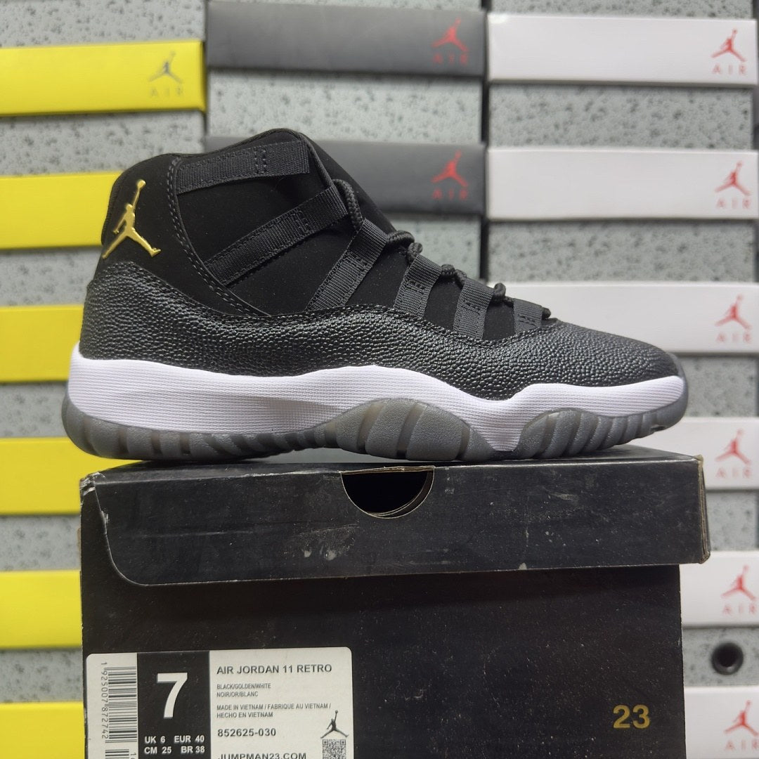 Air Jordan 11 Heiress Black Stingray