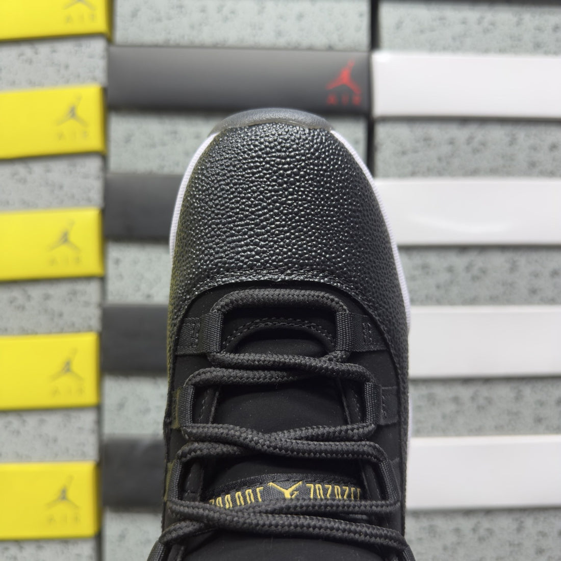 Air Jordan 11 Heiress Black Stingray