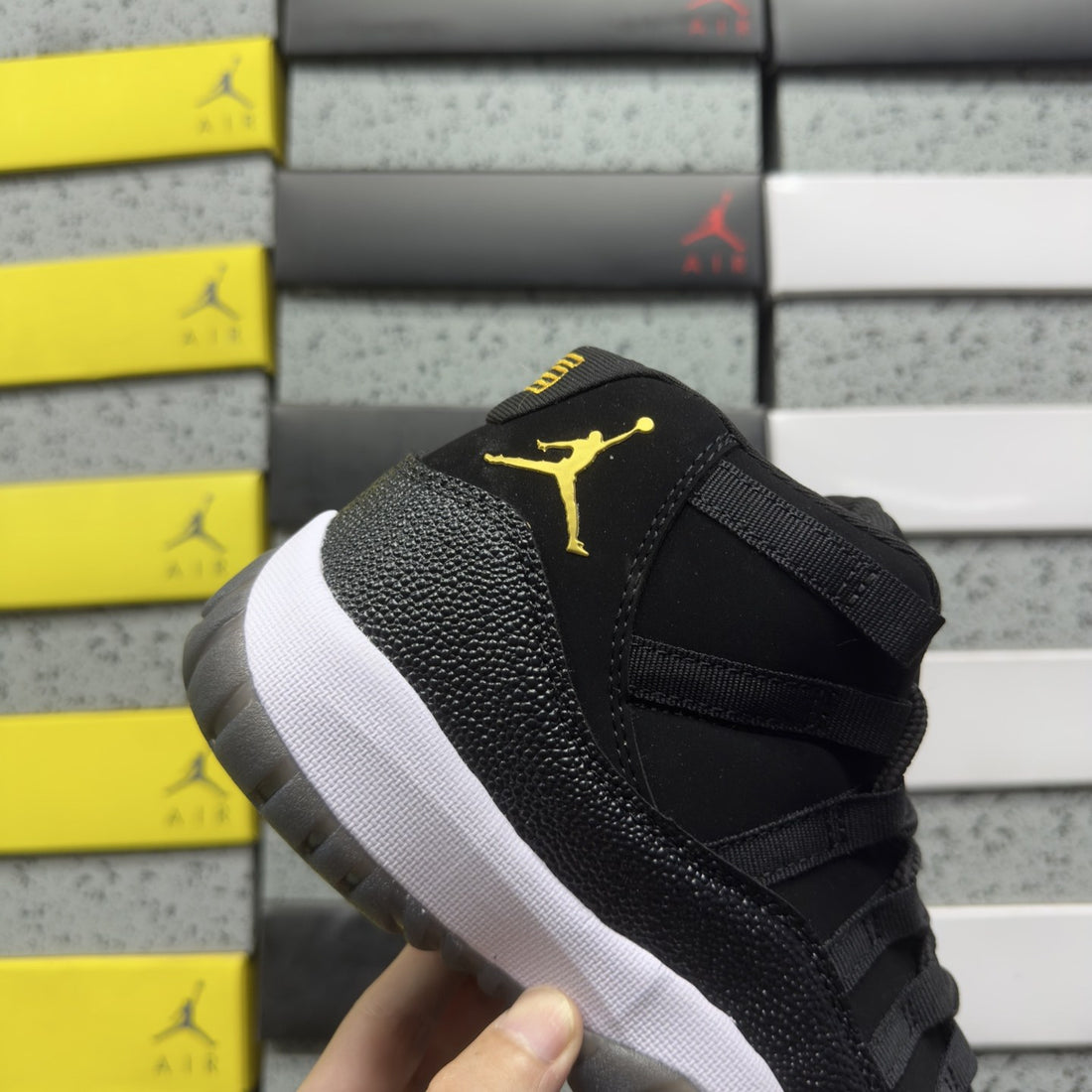 Air Jordan 11 Heiress Black Stingray