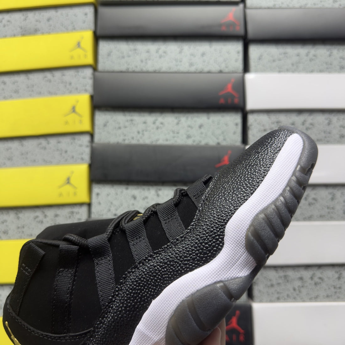 Air Jordan 11 Heiress Black Stingray