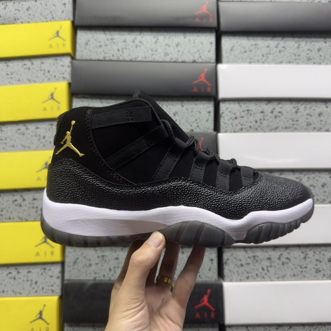 Air Jordan 11 Heiress Black Stingray