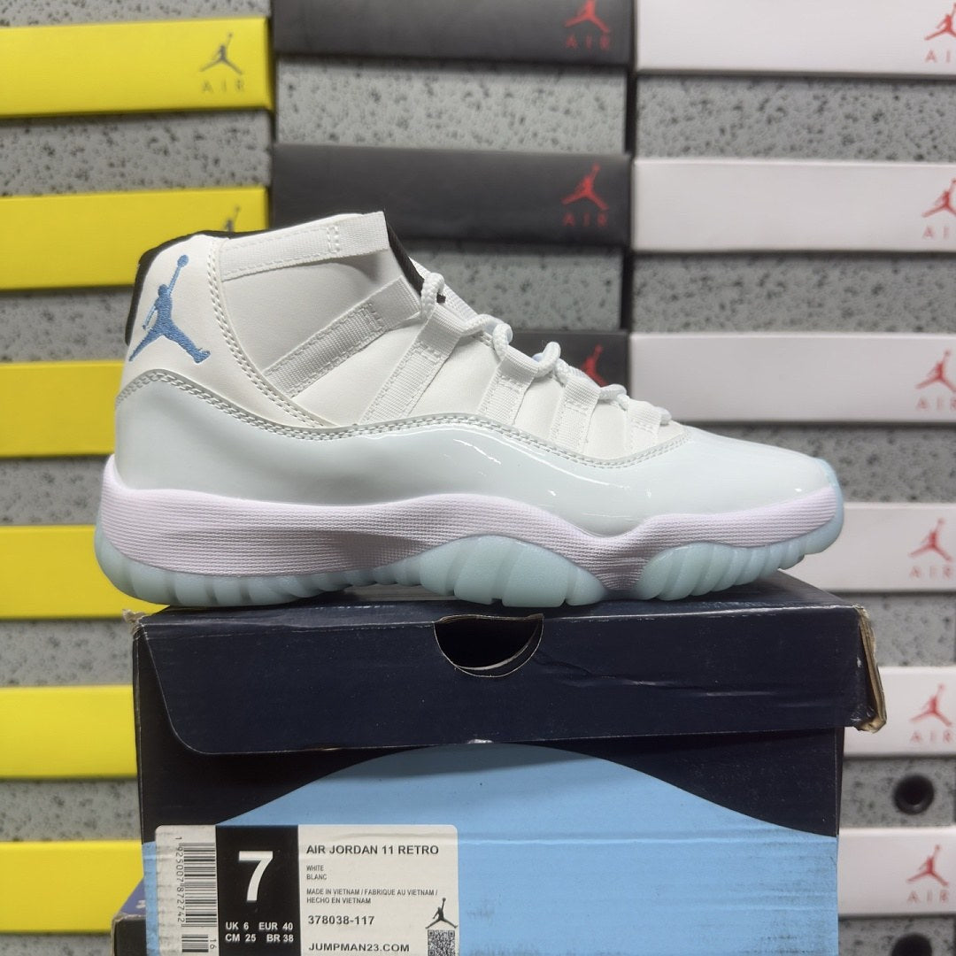 Air Jordan 11 Legend Blue