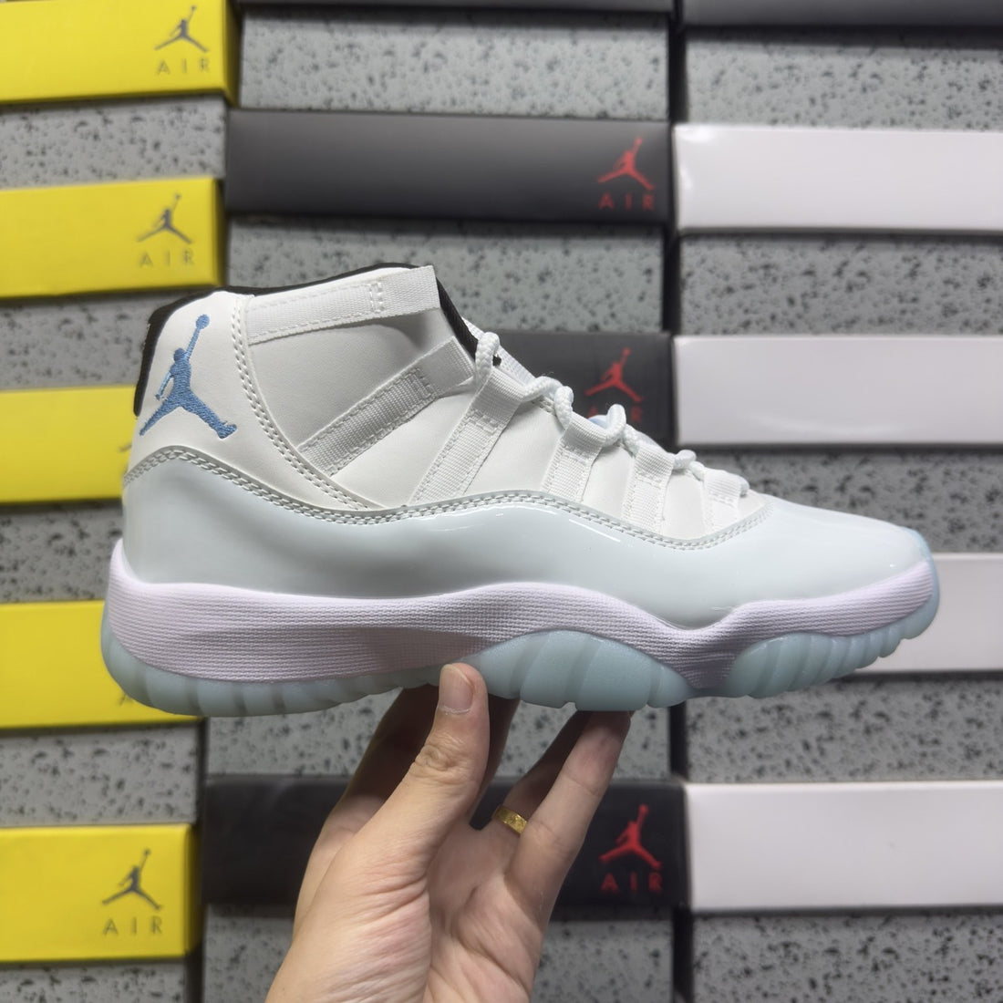 Air Jordan 11 Legend Blue