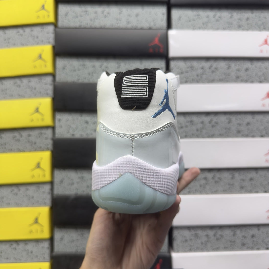 Air Jordan 11 Legend Blue