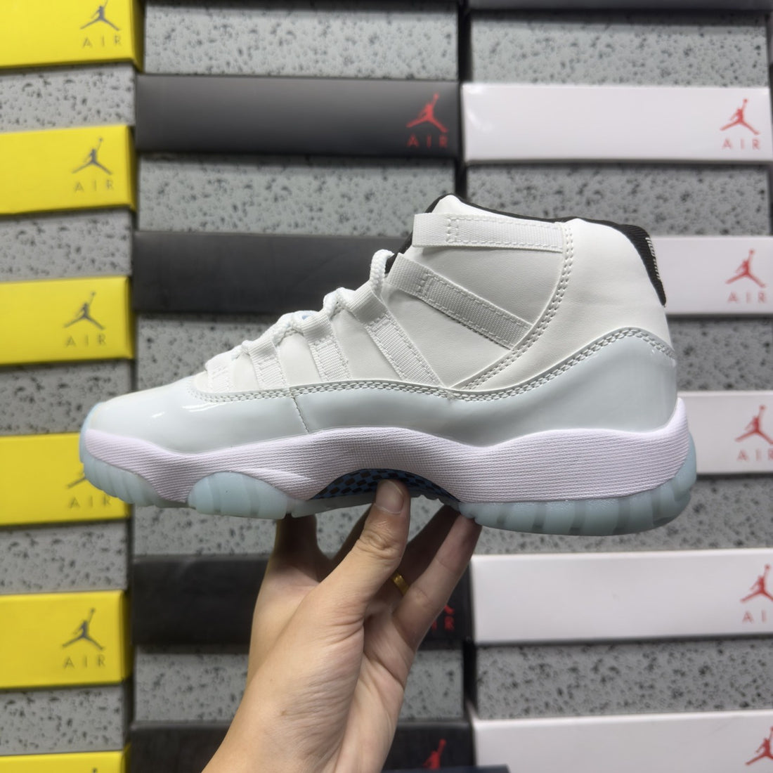 Air Jordan 11 Legend Blue
