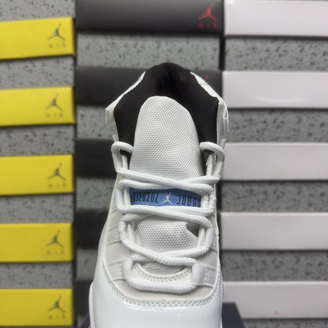 Air Jordan 11 Legend Blue