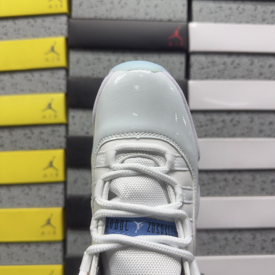Air Jordan 11 Legend Blue