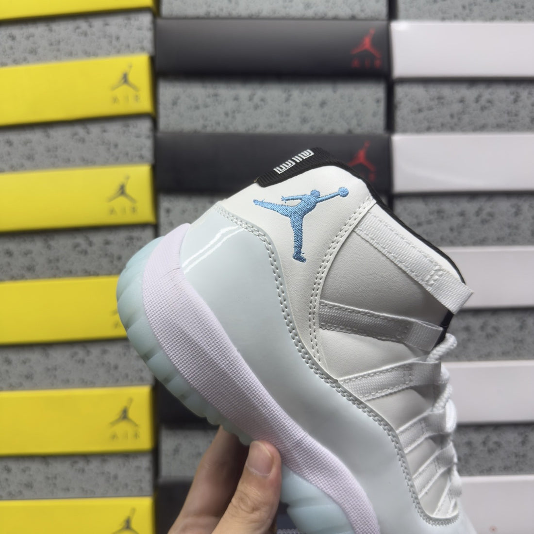 Air Jordan 11 Legend Blue