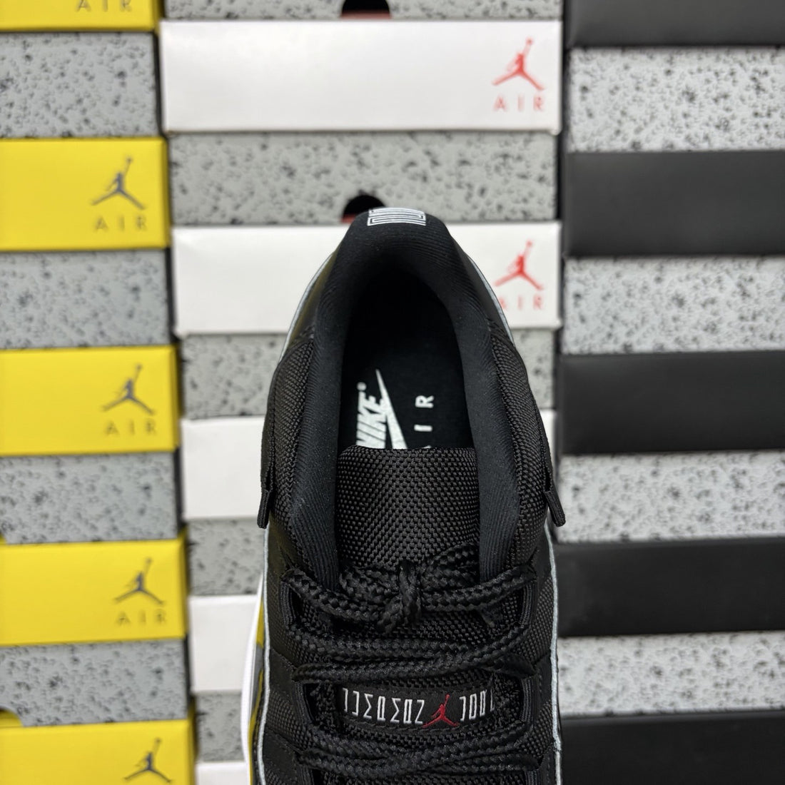 Air Jordan 11 Low Bred