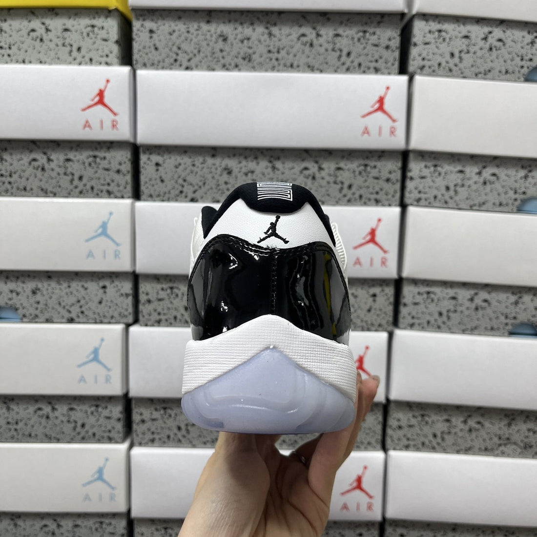 Air Jordan 11 Low Concord