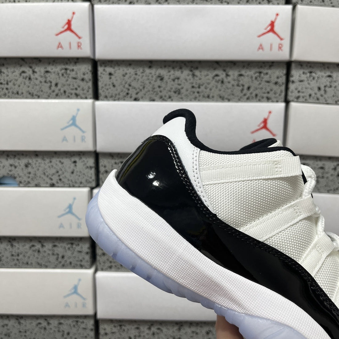 Air Jordan 11 Low Concord