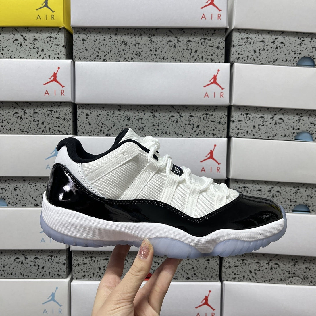 Air Jordan 11 Low Concord